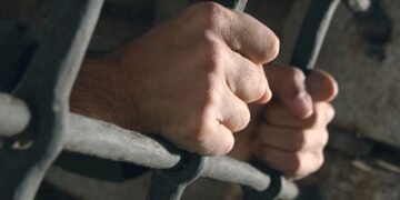 Черкасець намагався незаконно вивезти з України старовинні фібули