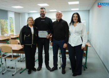 Черкаський учитель-новатор отримав сертифікат на 50 тисяч гривень для розвитку цифрового навчання — Новости Черкасс