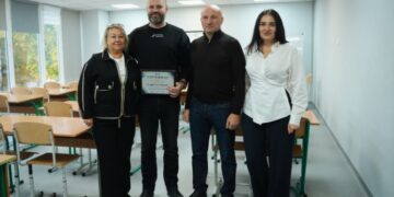 Черкаський учитель-новатор отримав сертифікат на 50 тисяч гривень для розвитку цифрового навчання — Новости Черкасс