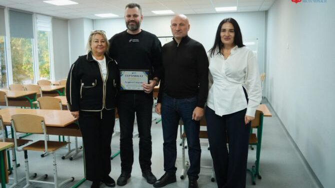 Черкаський учитель-новатор отримав сертифікат на 50 тисяч гривень для розвитку цифрового навчання — Новости Черкасс