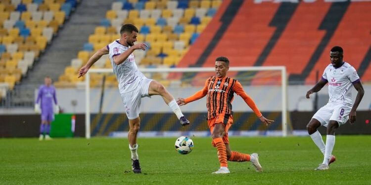 Футболісти ЛНЗ вперше в історії здобули перемогу над «Шахтарем» в Чемпіонаті УПЛ