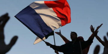 Як Франція падає і скільки їй ще летіти?