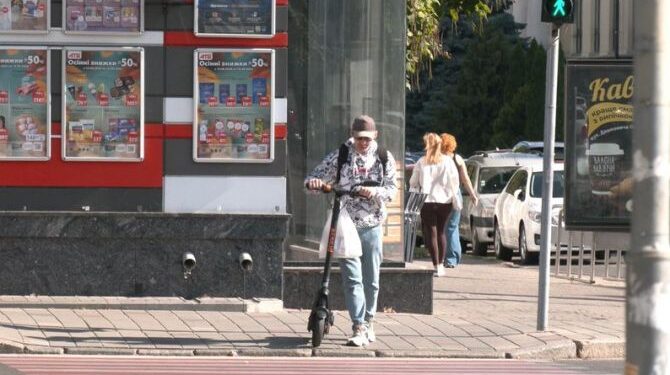 Яких правил мають дотримуватися кермувальники самокатів та хто їх контролює у Черкасах — Новости Черкасс