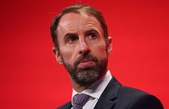 «Манчестер Юнайтед» не хочет менять главного тренера, но кандидат на замену найден