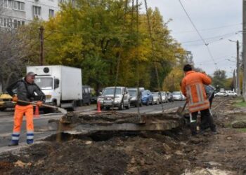 На 6-й Слобідській «Миколаївелектротранс» продовжує ремонтувати рейкошпальне покриття » Миколаївський Оглядач