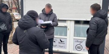 На Черкащині викрили організовану групу, що торгувала фальсифікованими цигарками та алкоголем
