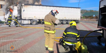 На Івано-Франківщині загорілася вантажівка (ФОТОФАКТ)