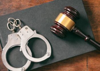 На Львівщині викрили банду, яка вимагала гроші в сиріт-переселенців: суд виніс вирок