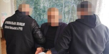 Погрожував скалічити знайому та її дітей якщо вона не продасть майно та не «поділитися» заробітком —Хмельнитчина