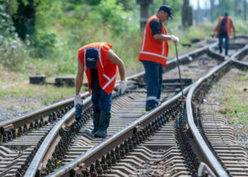 Поїзди до Запоріжжя курсують із затримками через обстріли на Кіровоградщині | Новости Запорожья