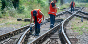 Поїзди до Запоріжжя курсують із затримками через обстріли на Кіровоградщині | Новости Запорожья