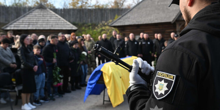 Прощання із героєм – спецпризначенця Сергія Ярмонова прововели в останню путь у Запоріжжі (фото, відео)  | Новости Запорожья