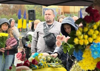 Рівне провело в останню земну дорогу воїна Дмитра Россоху