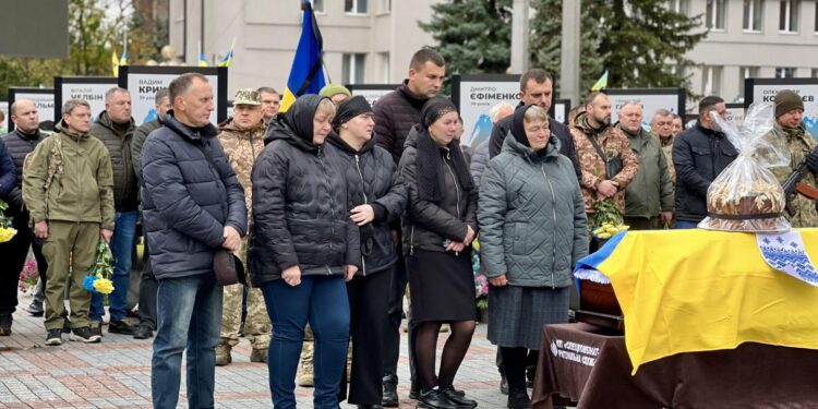 Рівне провело в останню земну дорогу воїнів Максима Шевченка та Івана Поліщука
