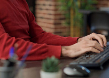 Робота у Запоріжжі – кого шукають роботодавці восени 2025 року та скільки платять | Новости Запорожья