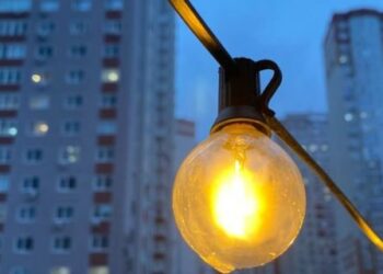 Суд у Києві стягнув із мешканця понад 230 тис. грн за технічні втрати електрики