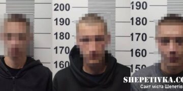 Троє на одного: перехожому зламали 8 ребер та пошкодили легеню —Хмельнитчина