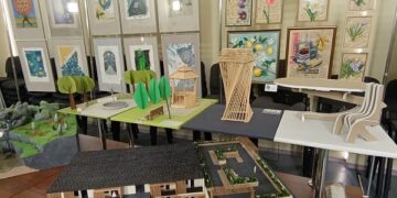 У ЧДТУ виставкою робіт дизайнерів до Дня художника відкрили конференцхол  — Новости Черкасс