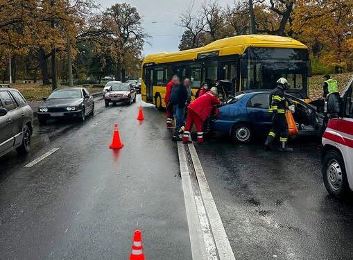У Черкасах зіштовхнулись маршрутка і легковик, травмовано двох людей — Новости Черкасс