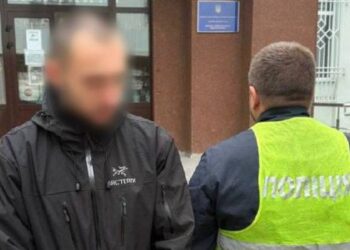 У Києві чоловік погрожував музиканту в інвалідному кріслі – поліція склала протокол