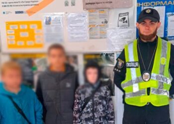 У Києві малолітні діти підпалили підїзд багатоповерхівки