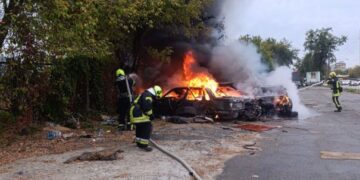 У Києві на Подолі загорілися чотири покинуті автомобілі