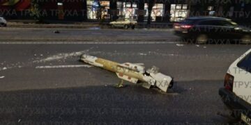 У Києві після нічної атаки на дорогах лежать уламки ракет