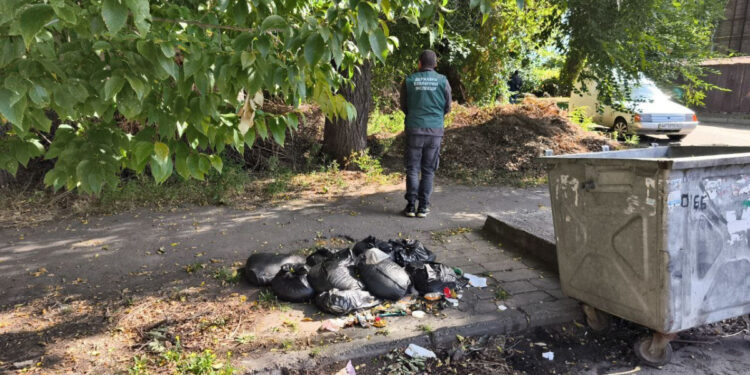 У Вознесенівському районі біля житлових  будинків  виявили одразу три стихійних сміттєзвалища | Новости Запорожья
