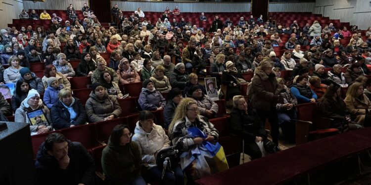 У Житомирі відбулась зустріч з понад 300 родин військовополонених та зниклих безвісти | Журнал Житомира