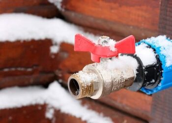 Власникам приватних будинків у Черкасах нагадують про підготовку водопровідних систем до зими