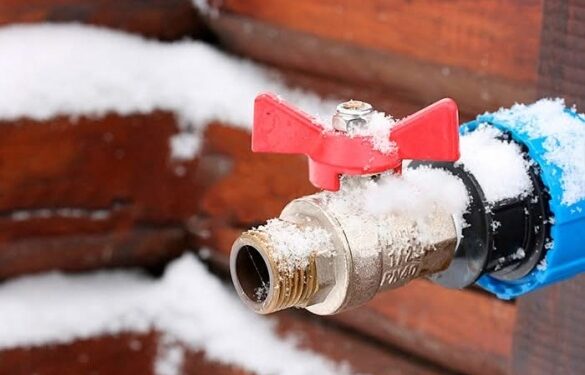 Власникам приватних будинків у Черкасах нагадують про підготовку водопровідних систем до зими