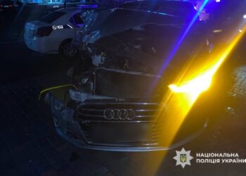 Водій “Audi” в Умані протаранив два авто та виїхав на тротуар
