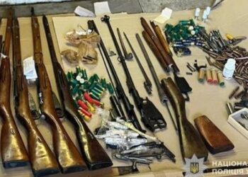 Зброя і патрони “поштою”: львівська поліція викрила торговця зброєю