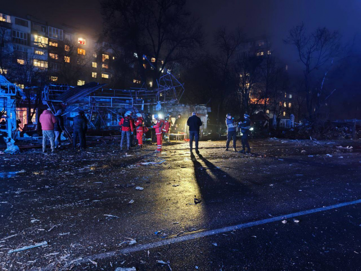 Наслідки нічного ворожого авіаудару 20 листопада - екологи обстежили місце атаки в одному з районів Запоріжжя