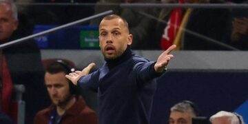 «Аякс» остался без тренера после поражения в Лиге чемпионов