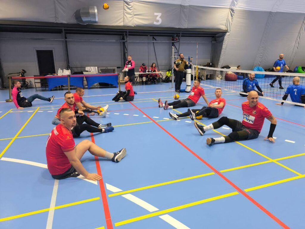 волейбол сидячи