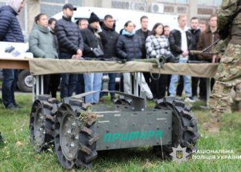 Черкаські студенти зустрілися з бійцями батальйону «Чорна ласка» — Новости Черкасс