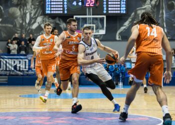 Дніпро переміг Черкаські Мавпи на домашній арені: фотогалерея матчу – Федерація баскетболу України