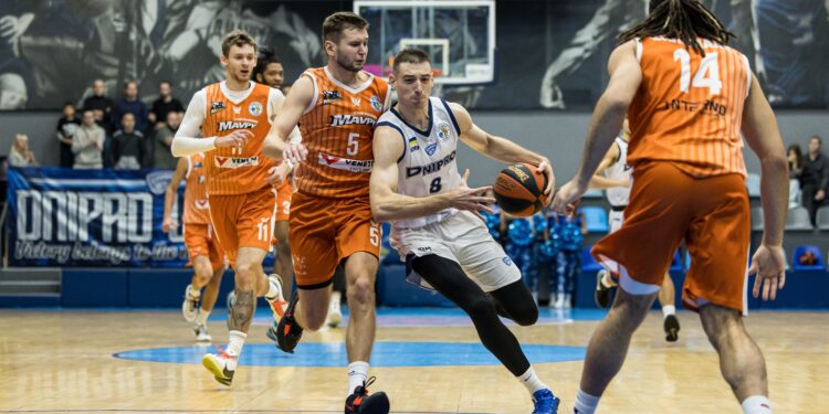Дніпро переміг Черкаські Мавпи на домашній арені: фотогалерея матчу – Федерація баскетболу України