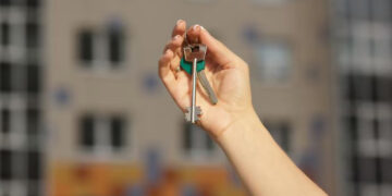 Евакуйована через обстріли велика прийомна родина отримає новий дім у Запоріжжі | Новости Запорожья