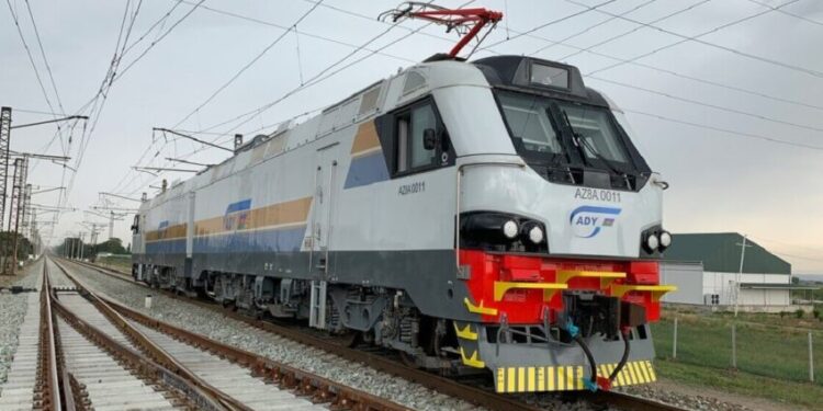 Французький Alstom та “Укрзалізниця” підписали контракт про постачання 55 електровозів в Україну – Макрон – Экономика