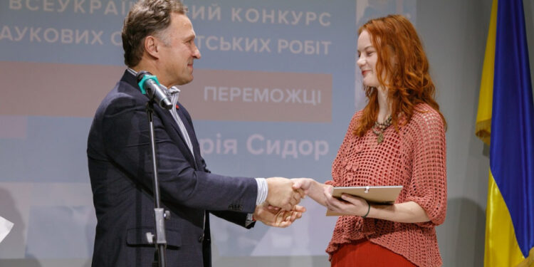 Франківська студентка перемогла у Всеукраїнському конкурсі наукових робіт на тему Революції гідності