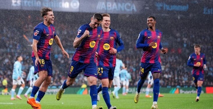 Хет-трик Левандовски помог «Барселоне» выиграть у «Сельты»