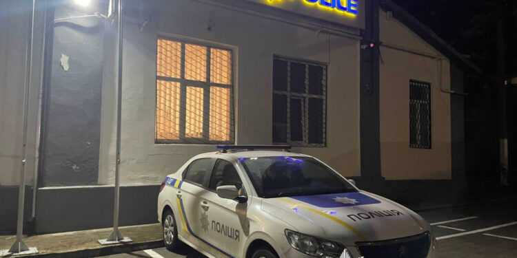 Лаявся та чіплявся до перехожих: у центрі Івано-Франківська затримали нетверезого чоловіка (ФОТО)