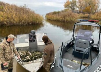 На Дніпрі поблизу Черкас виявили браконьєрські сітки на сотні метрів