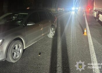 На Львівщині водій збив двох пішоходів: чоловік загинув, жінка госпіталізована