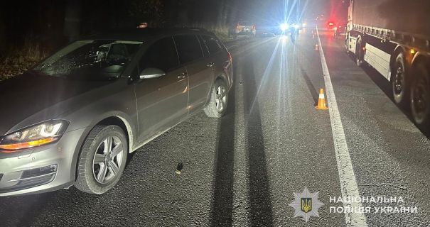 На Львівщині водій збив двох пішоходів: чоловік загинув, жінка госпіталізована