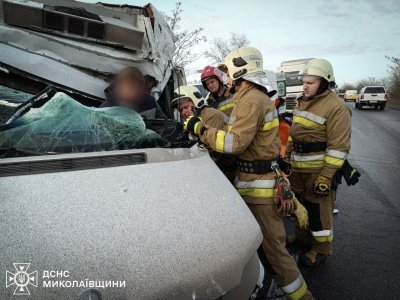 На Миколаївщині в результаті ДТП постраждав водій – його деблокували рятувальники » Миколаївський Оглядач