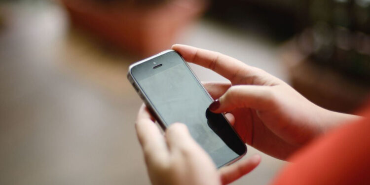 На Прикарпатті аферисти від імені податкової телефонують підприємцям