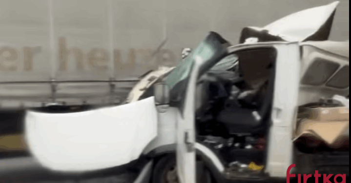 На Прикарпатті водій «ГАЗ» на швидкості врізався у вантажівку та «вилетів» у легковик (ФОТО)